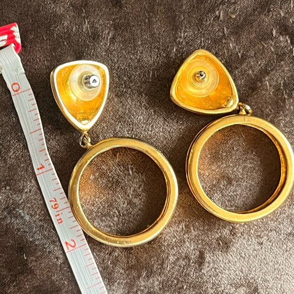 Large Runway 80s Vintage gold tone Clip-on drop hoop Earrings - Picture 3 of 4